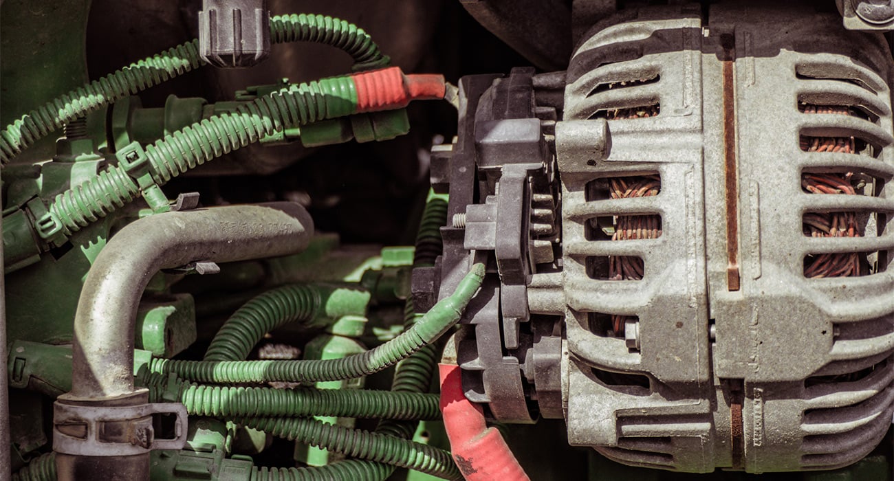 En generator är placerad i en motor.